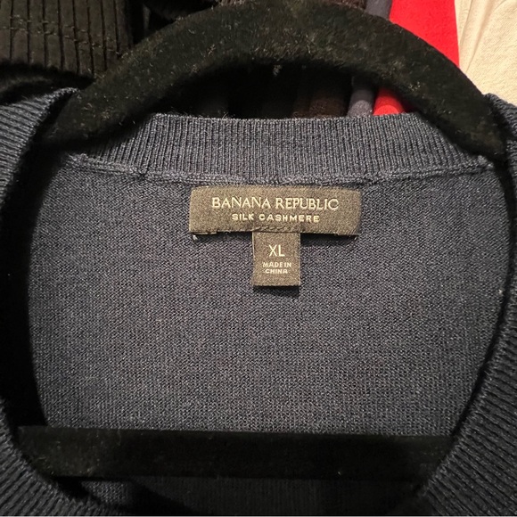 Banana Republic Sweaters - Banana Republic Women’s SILK CASHMERE CREW-NECK SWEATER